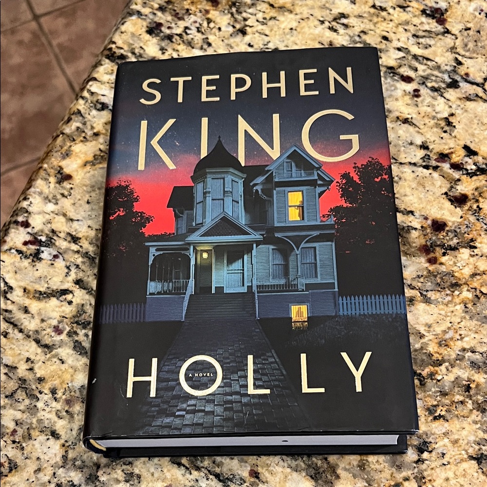 Stephen King "Holly" Hardcover Novel - Dark House Cover